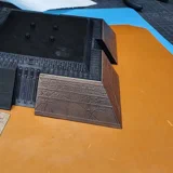 Die Panels werden mit Sekundenkleber befestigt.