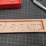 Erneut wird die Vorderseite mit Klebeband geschützt.