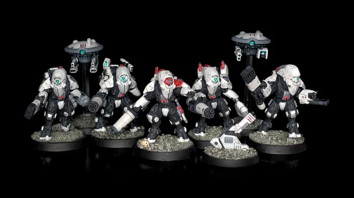 XV26-Geist-Kampfanzüge